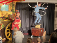 Die kleine Weltbühne - "Der verrückte Obstkarren" - 12.11.2023